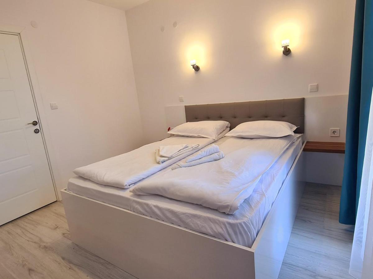 Dolphin Beach Apart Obzor Exterior photo